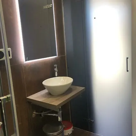 Olga Dependance Luxury Low Cost דירה