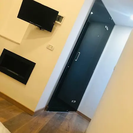 Olga Dependance Luxury Low Cost דירה *